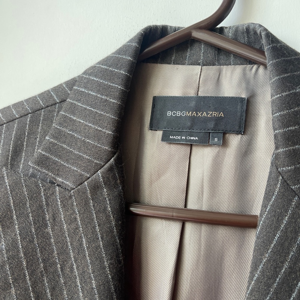 BCBGMaxAzaria Brown Pinstripe Short Sleeve Blazer Jacket Small - Picture 3 of 4